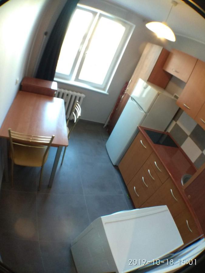 2120 Przyjazni 4 - Tanie Pokoje - Samodzielne Zameldowanie - Self Check In Poznań Kültér fotó