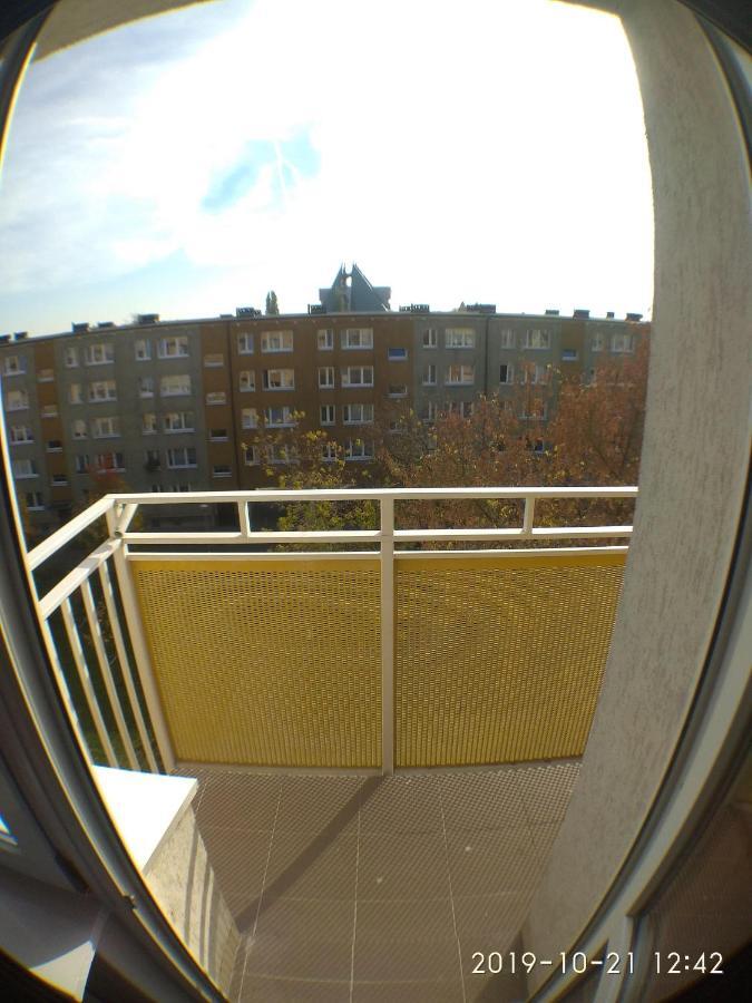 2120 Przyjazni 4 - Tanie Pokoje - Samodzielne Zameldowanie - Self Check In Poznań Kültér fotó